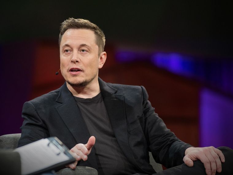 Elon Musk Foto: TED - https://pi.tedcdn.com/r/talkstar-photos.s3.amazonaws.com/uploads/4f1a09bf-6f64-4d33-8290-f4f59d2d81bd/ElonMusk_2017-stageshot.jpg