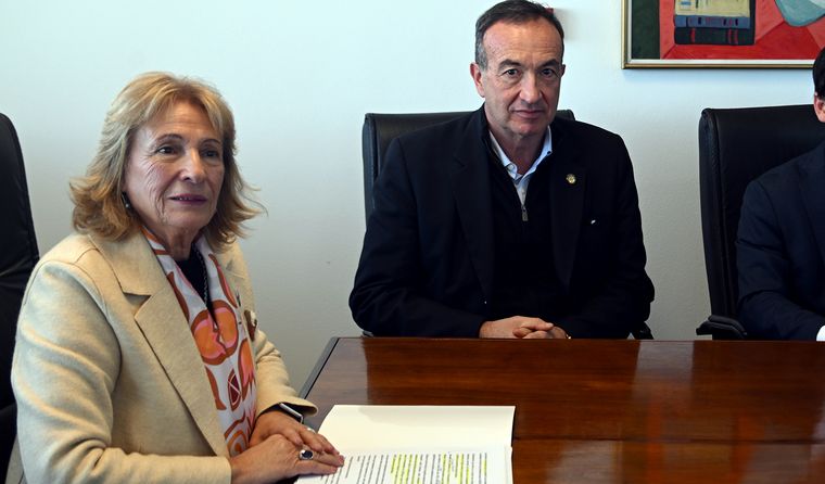Esther Sánchez invitó a la sucesión de Alfredo Vila a devolver los terrenos antes del fallo definitivo de la Corte. Esther Sánchez invitó a la sucesión de Alfredo Vila a devolver los terrenos antes del fallo definitivo de la Corte.