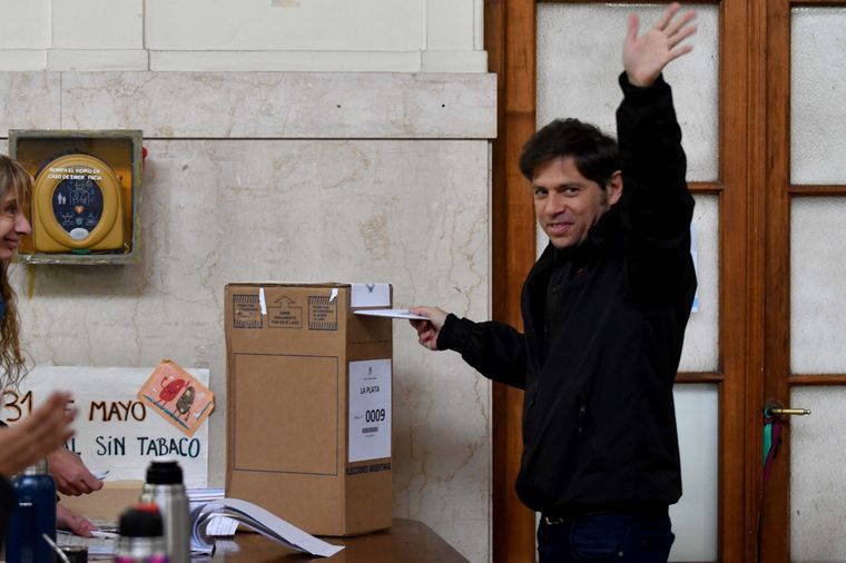 Axel Kicillof votará en una escuela del centro de La Plata y luego dará una conferencia de prensa. Foto: Telam Axel Kicillof votará en una escuela del centro de La Plata y luego dará una conferencia de prensa. Foto: Telam