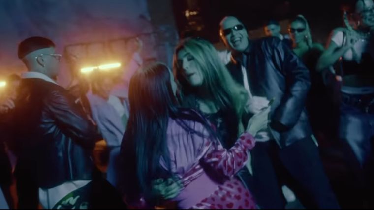 El remix Mejores amigos.