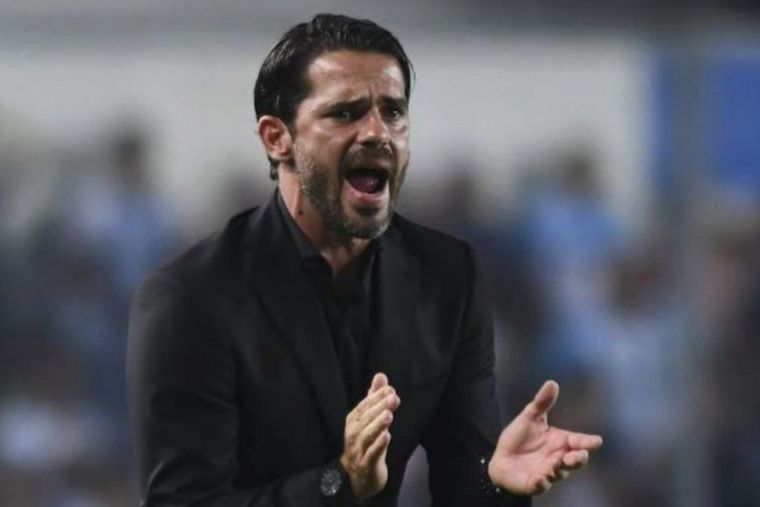 Gago aplaude: Racing estaría cerca de cerrar su primer refuerzo.