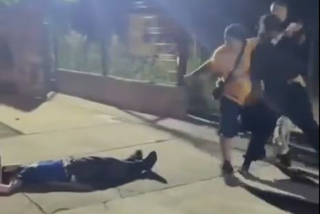 El joven de 19 años se acercó para separar a las personas que estaban en la pelea a la salidad de un boliche y terminó noqueado. El joven de 19 años se acercó para separar a las personas que estaban en la pelea a la salidad de un boliche y terminó noqueado.