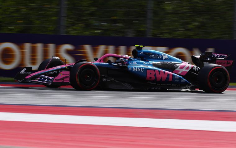 El piloto argentino de Alpine, Franco Colapinto, compite en la clasificación para el Gran Premio de Austria de Fórmula 1 en el circuito Red Bull Ring.