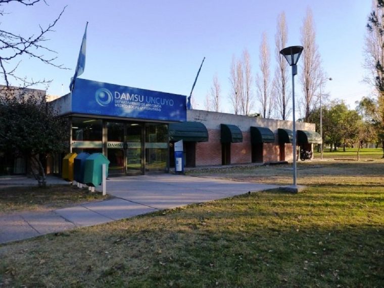 DAMSU enfrenta tensiones crecientes para sostener sus servicios. La UNCuyo acompaña con medidas internas y gestiones externas para evitar que la crisis afecte la atención médica de su comunidad universitaria.