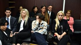 Dalma y Gianinna Maradona junto a Verónica Ojeda en el juicio por la muerte de Diego Maradona.