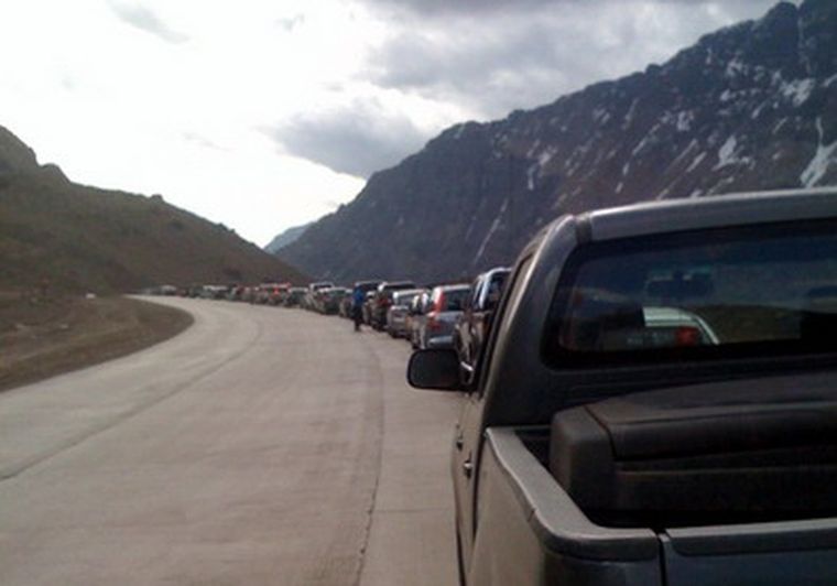 La primera cola de argentinos durante la tarde del viernes.