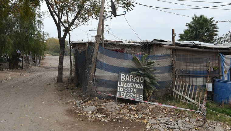 Los vecinos del asentamiento BAP lo llaman Luz de vida Foto: ALF PONCE MERCADO / MDZ