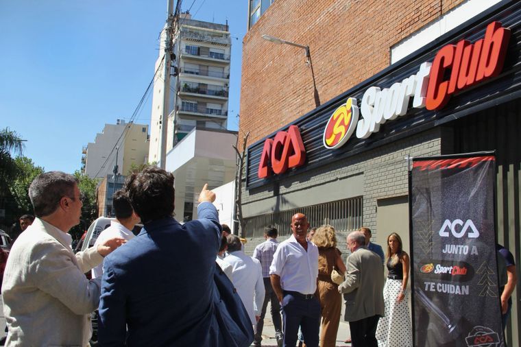 ACA y SportClub abren un nuevo gimnasio en el barrio porteño de Flores. ACA y SportClub abren un nuevo gimnasio en el barrio porteño de Flores.