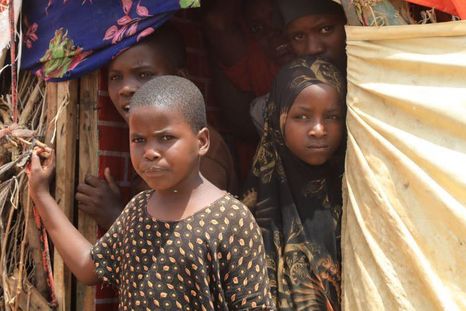 Jóvenes en el campo de refugiados de Baidoa. La guerra civil ha sido uno de los factores que han desplazado a miles de somalíes de sus hogares.