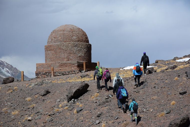 Tierra de héroes, un paseo interesante.