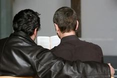 gays y catolicos practicantes: como los creyentes lgbt concilian la fe con su orientacion sexual