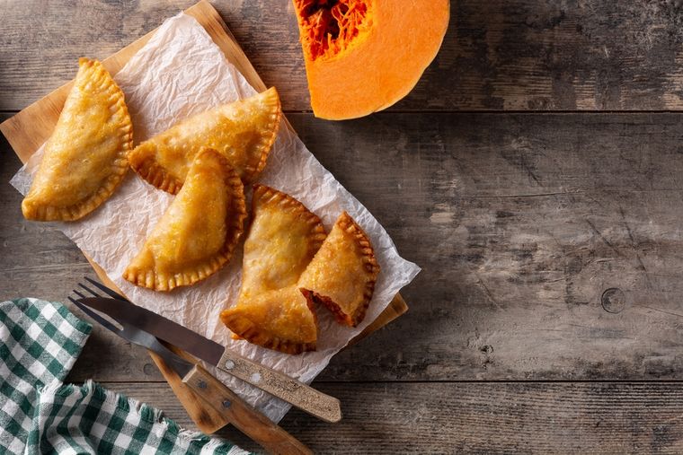 La receta de empanadas de calabaza se ha transmitido de generación en generación como un plato tradicional y nutritivo. La receta de empanadas de calabaza se ha transmitido de generación en generación como un plato tradicional y nutritivo.