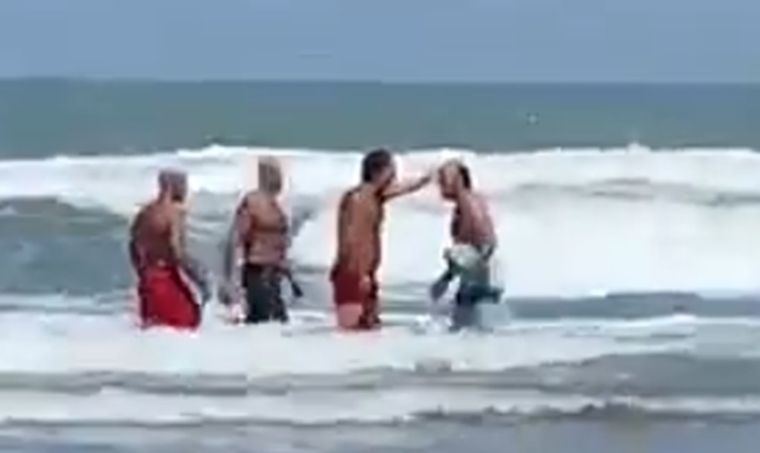 El hecho ocurrió en el balneario La Restinga. Foto: Captura de video
