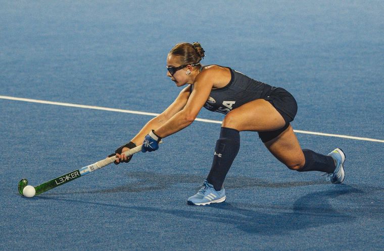 Milagros Alastra brilló con Las Leoncitas y habló de su club, su familia, el estudio y las decisiones que tomó para llegar a la elite del hockey. Milagros Alastra brilló con Las Leoncitas y habló de su club, su familia, el estudio y las decisiones que tomó para llegar a la elite del hockey.