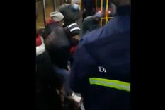 quiso robar en un colectivo y los pasajeros le dieron una paliza quiso robar en un colectivo y los pasajeros le dieron una paliza