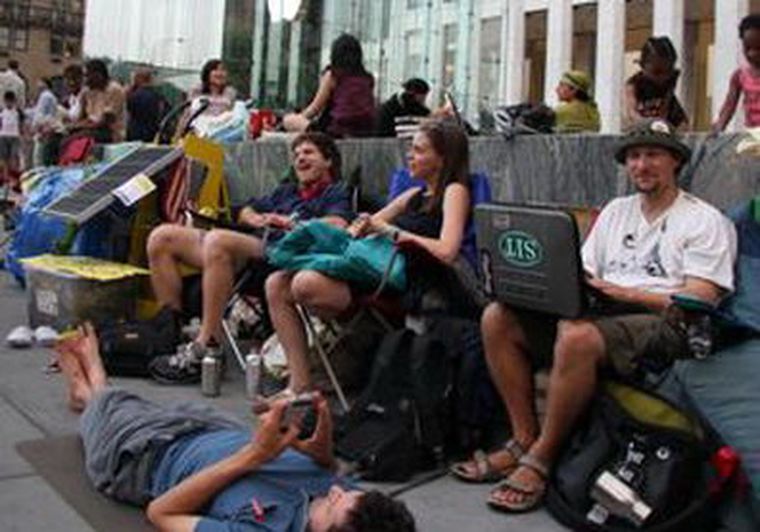 Decenas de fanáticoa ya hacen fila en la puerta de Apple. Foto: web