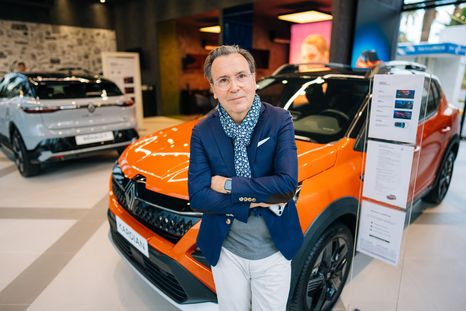Arnaud Belloni, VP de Marketing Global de Renault, pasó por Mendoza para visitar el único RNLT del país. Foto: Renault Argentina