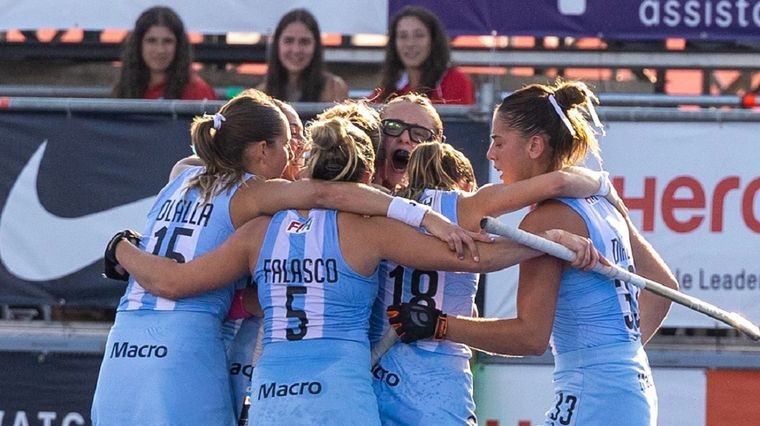 Luego de brillar en el mundial juvenil, la mendocina Mili Alastra sumó sus primeros minutos en la Pro League con Las Leonas.