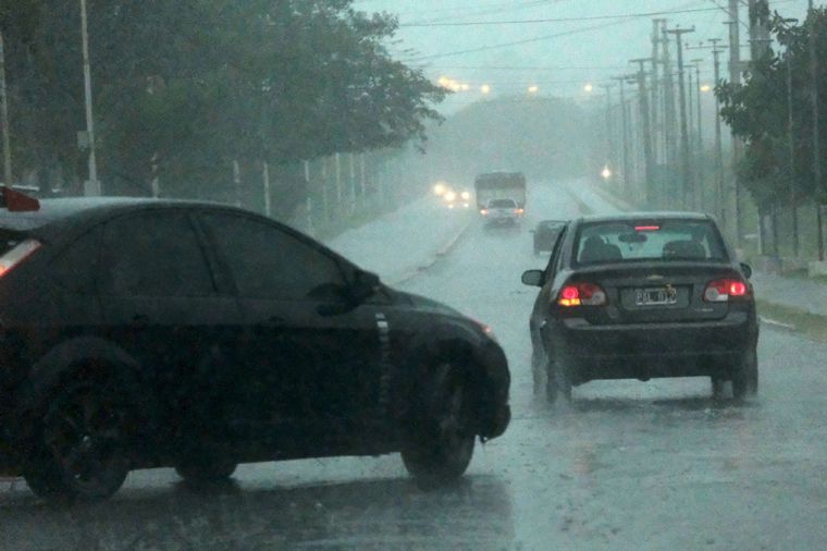 El SMN lanzó un alerta amarilla por tormentas en la provincia de Corrientes para la noche del sábado. En tanto, durante la madrugada del domingo, ese pronóstico también afectará a Misiones. Foto: Télam