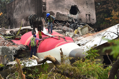 Los familiares piden mayor profundidad en la investigación tras el accidente de Air India. Los familiares piden mayor profundidad en la investigación tras el accidente de Air India.