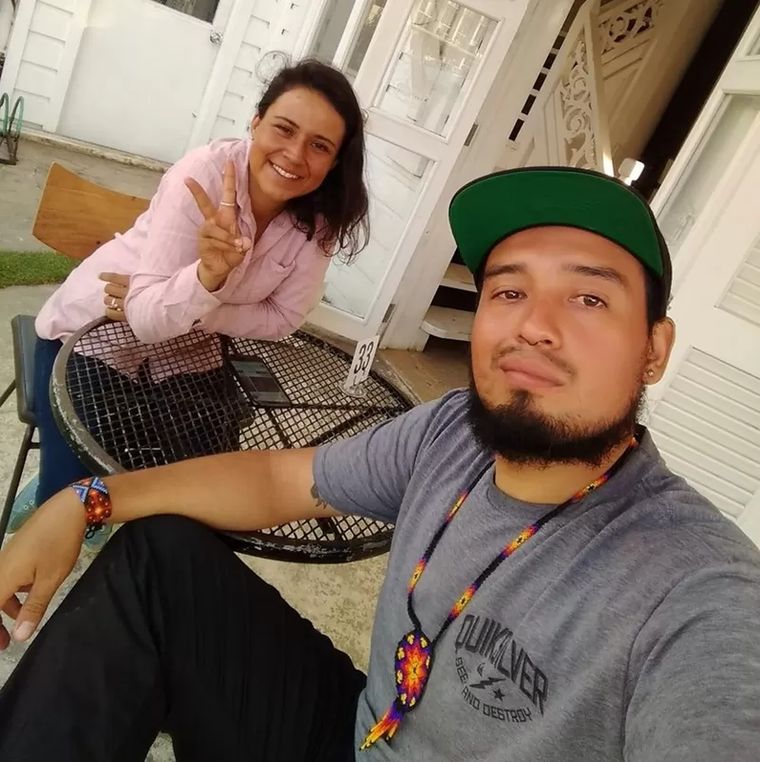 Foto: FACEBOOK. Los biólogos mexicanos Lesli Elisa Nava Flores y David Olaf Santillán González viven en Tonga desde hace dos años.