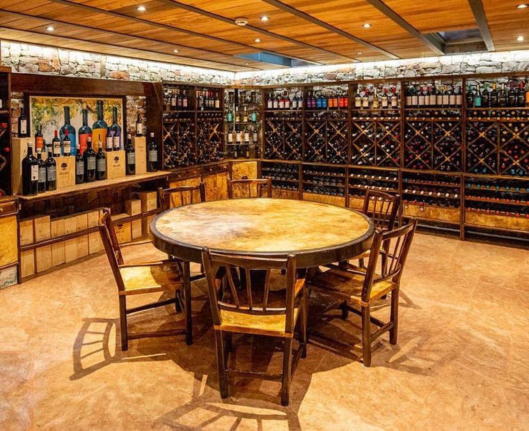 Una imagen de uno de los elegantes salones de Bodega Lamadrid. Foto: Instagram Bodega Lamadrid