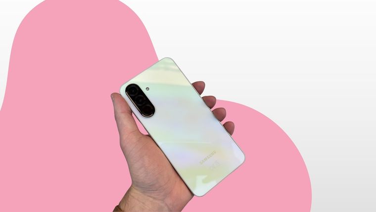 El nuevo teléfono de Samsung promete mejorar la experiencia multitarea. El nuevo teléfono de Samsung promete mejorar la experiencia multitarea.