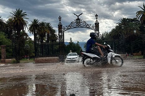 Continúa el alerta por las tormentas en Mendoza, tras las fuertes precipitaciones y granizo que impactaron este viernes por la tarde. Continúa el alerta por las tormentas en Mendoza, tras las fuertes precipitaciones y granizo que impactaron este viernes por la tarde.