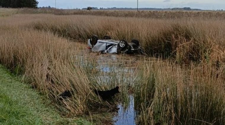Tras un despiste y el vuelco del vehículo en la Autovía 2 un matrimonio marplatense murió. Foto: Gentileza La Capital de Mar del Plata