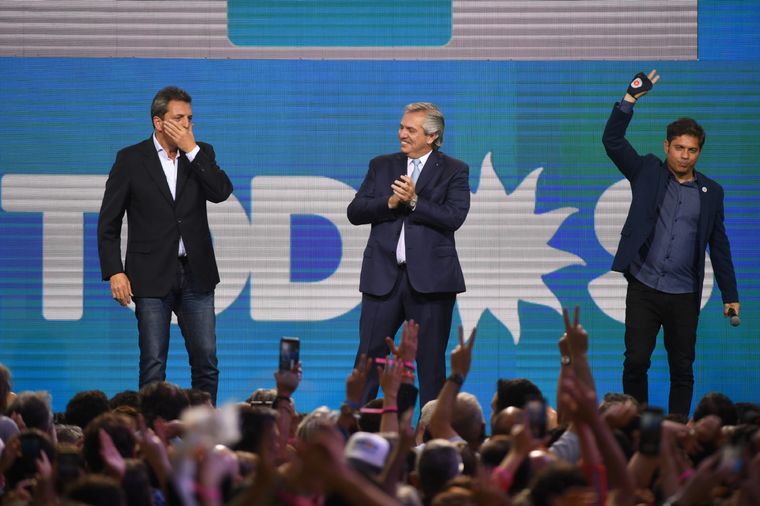 Alberto Fernández celebró a pesar de la derrota. Foto: Télam