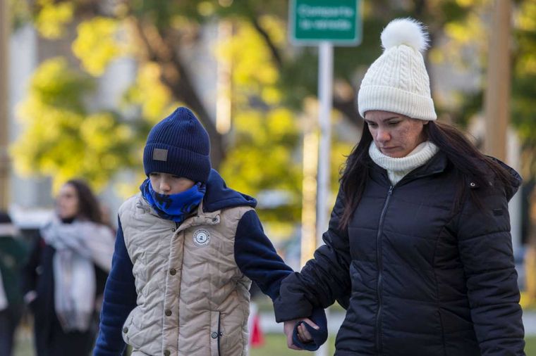 El frío extremo abarcará el centro y norte del país. Persiste el alerta roja del SMN en nueve provincias argentinas. Foto: NA