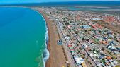 Playa Unión deslumbra con aguas celestes y un paisaje patagónico que recuerda al Caribe. Playa Unión deslumbra con aguas celestes y un paisaje patagónico que recuerda al Caribe.