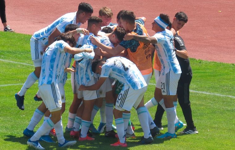 El festejo del gol de Argentina La Sub-20 festejó el gol de Garnacho contra Panamá.