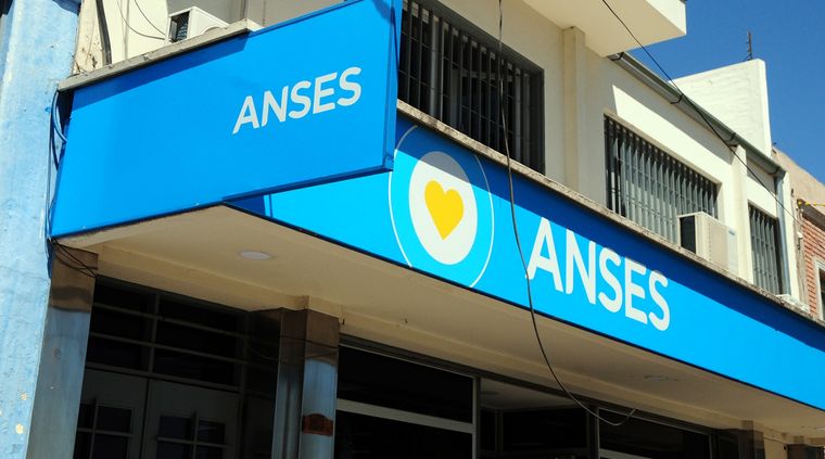 Anses sigue entregando ayuda económica a través de distintas Asignaciones y bonos Foto: ALF PONCE MERCADO / MDZ