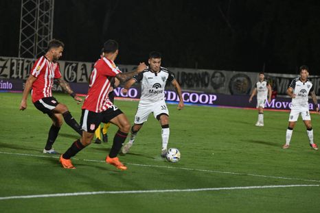 Gimnasia enfrenta a Estudiantes en el Legrotaglie. Gimnasia enfrenta a Estudiantes en el Legrotaglie.