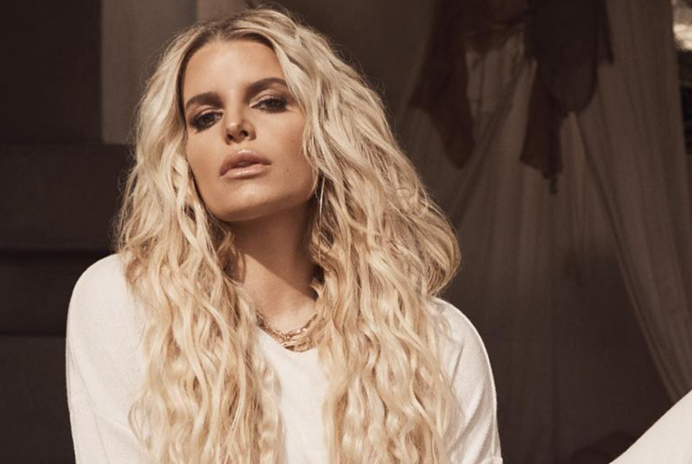 Jessica Simpson está casada con el deportista de fútbol americano, Eric Johnson.