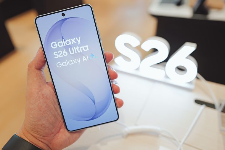 El sensor de 200 MP de Samsung compite contra el procesamiento inteligente del Pixel 11 Pro.
