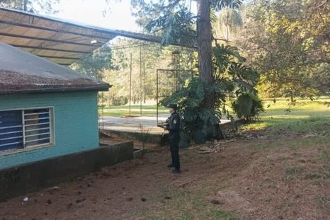 Un adolescente de 13 años falleció tras recibir una descarga eléctrica en el techo de una escuela en Misiones. Un adolescente de 13 años falleció tras recibir una descarga eléctrica en el techo de una escuela en Misiones.