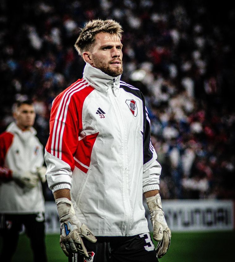 El arquero se suma a la pretemporada de la Lepra. Foto: Instagram @ezecenturion