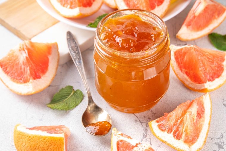 Pomelo más azúcar: receta perfecta de mermelada casera.