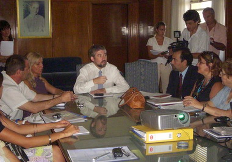 El minsitro en el salón Eva Perón, junto a representantes de salud de distintos departamentos. Foto: MDZ