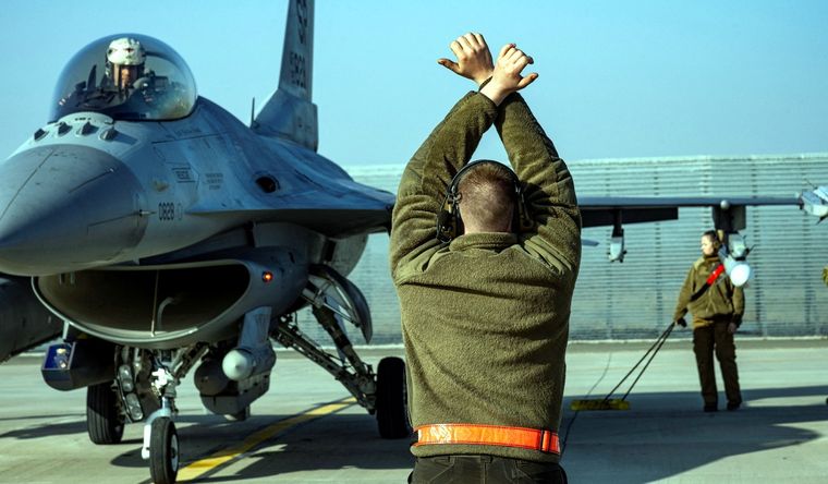 cazas F-16 Los cazas F-16 no llegan todavía a Ucrania. Foto: Reuters.