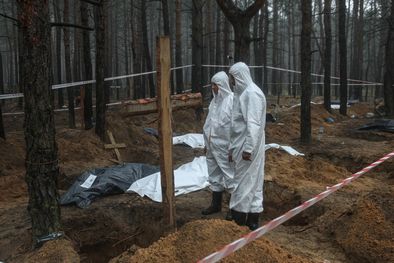 MDZol | Fosa común en la zona ucraniana recuperada de Izium Foto: The Kyiv Independent