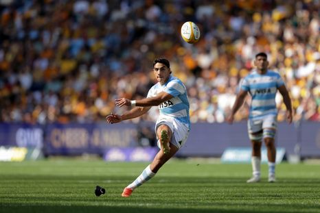 Santi Carreras, implacable con el pie en Los Pumas. Santi Carreras, implacable con el pie en Los Pumas.