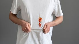 Mancha de tomate Es una de las manchas más difíciles de sacar. Foto: Fuente: Shutterstock