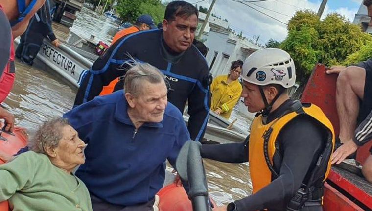 Los distintos ministerios de la provincia de Buenos Aires enviaron recursos para calmar los efectos del temporal en Bahía Blanca Foto: Ministerio de Seguridad