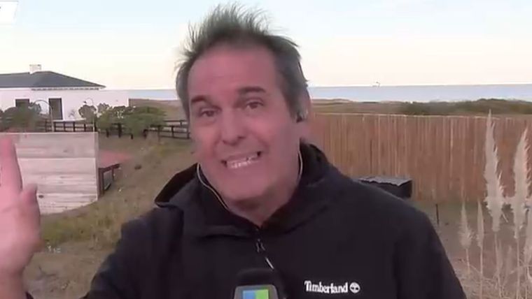 El comunicador fue asistido rápidamente. Foto: captura de video/ América TV.&nbsp;