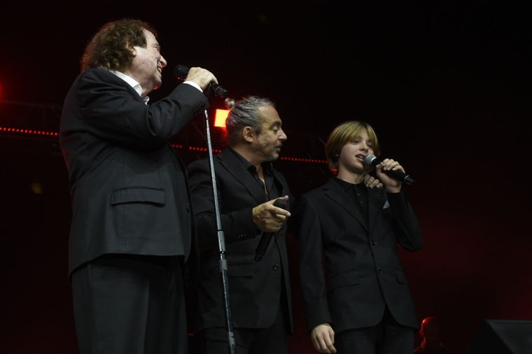 Dyango junto a su hijo y nieto. Foto: Gentileza czcomunicacion