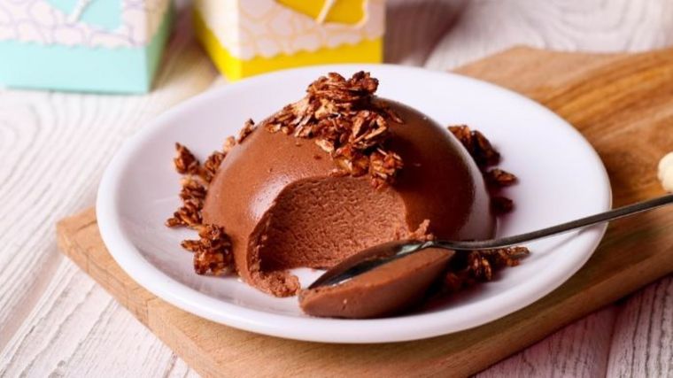 Deleita a todos con este exquisito flan de chocolate Foto: Shutterstock