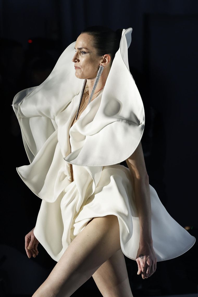 Vestido del diseñador francés Stephane Rolland. EFE/ Andreu Dalmau Vestido del diseñador francés Stephane Rolland. EFE/ Andreu Dalmau